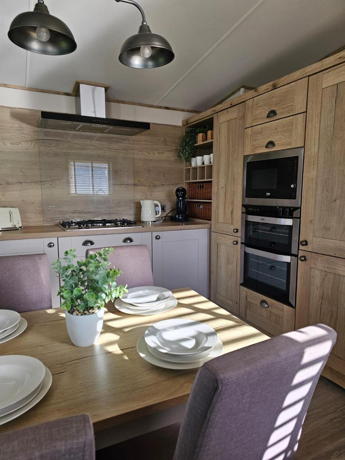 Premium 2 Bedroom Caravan With Free Wifi 헌스탠턴 외부 사진