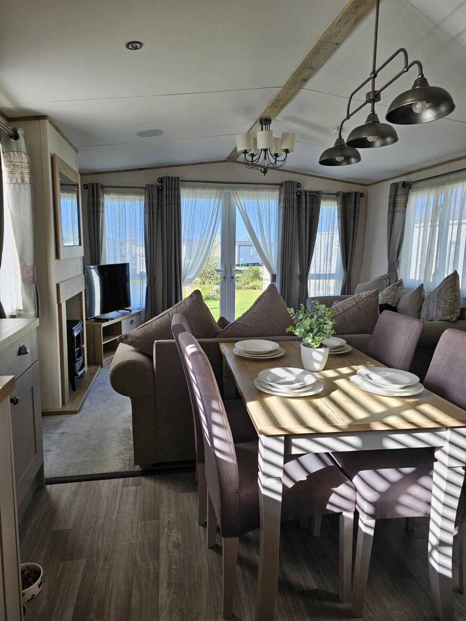 Premium 2 Bedroom Caravan With Free Wifi 헌스탠턴 외부 사진