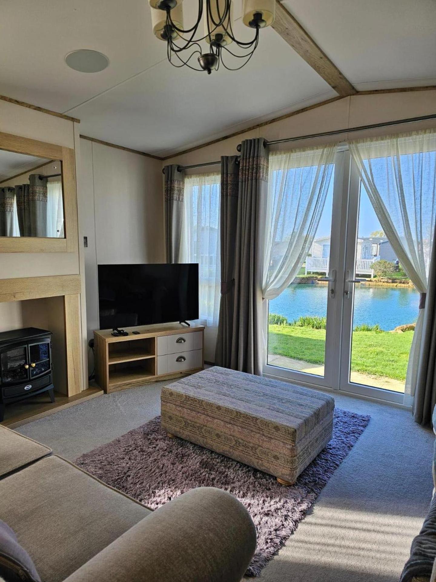 Premium 2 Bedroom Caravan With Free Wifi 헌스탠턴 외부 사진