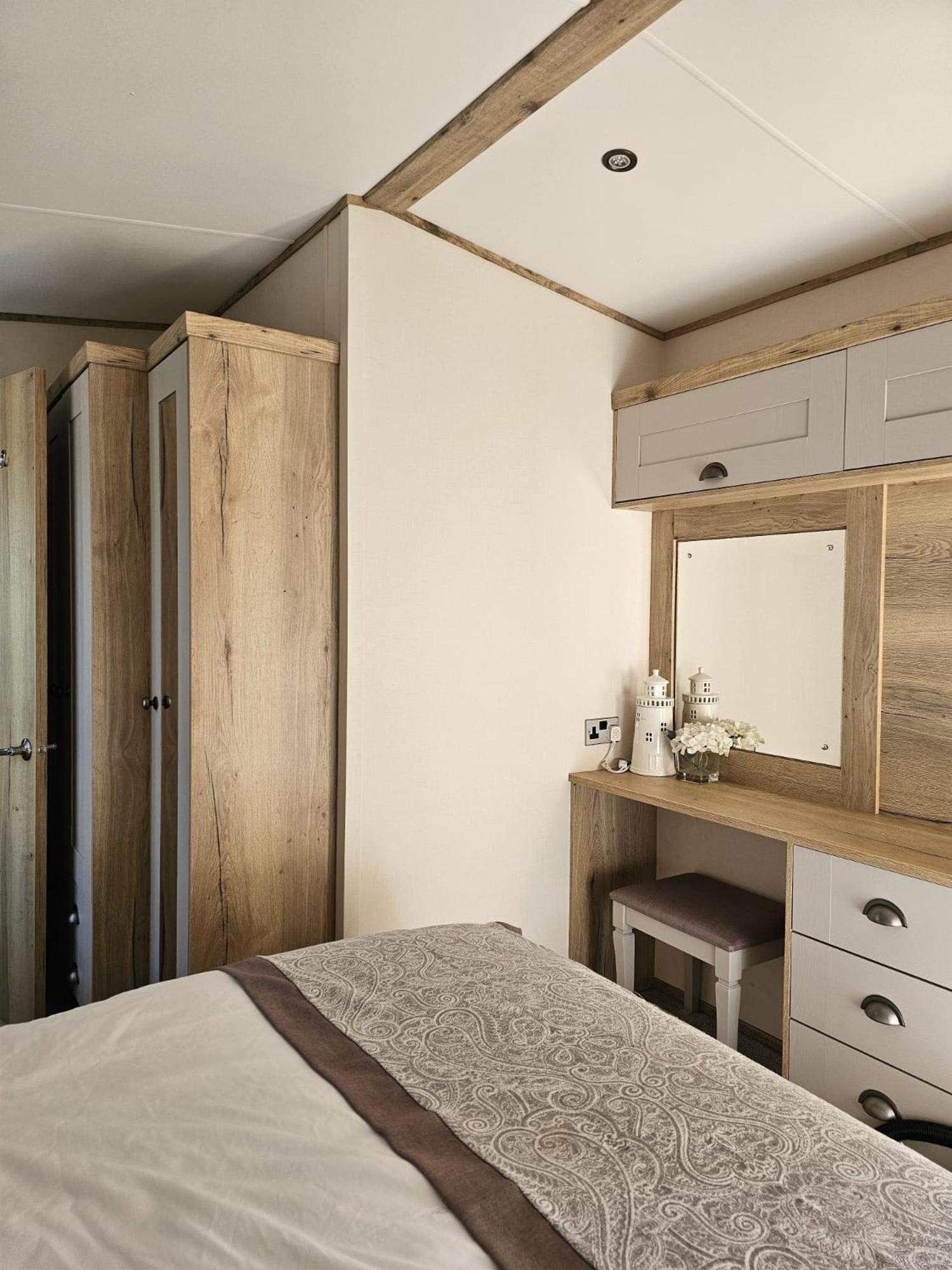 Premium 2 Bedroom Caravan With Free Wifi 헌스탠턴 외부 사진